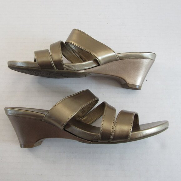 Jaclyn Smith Gold Strappy Slip On Open Toe Wedge Sandals Size 6.5M - Picture 5 of 14